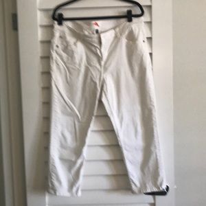 Tommy Bahamas woman’s white jeans cropped